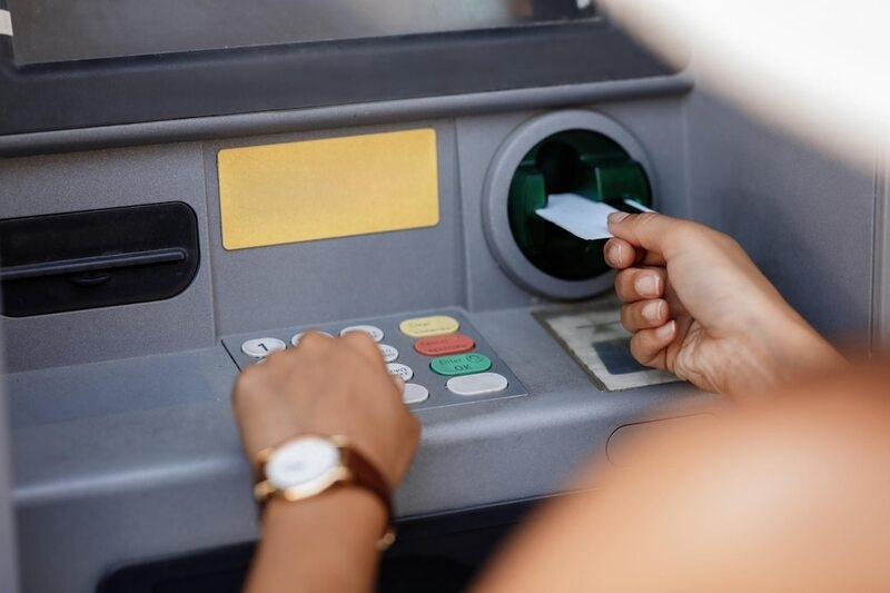 cách nạp tiền điện thoại bằng thẻ ATM 